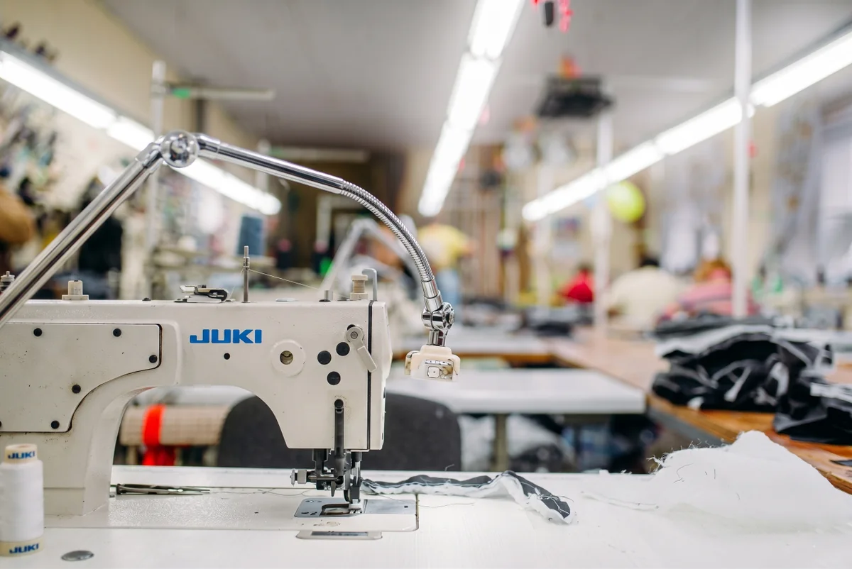 Garment sewing workstation with an industrial sewing machine